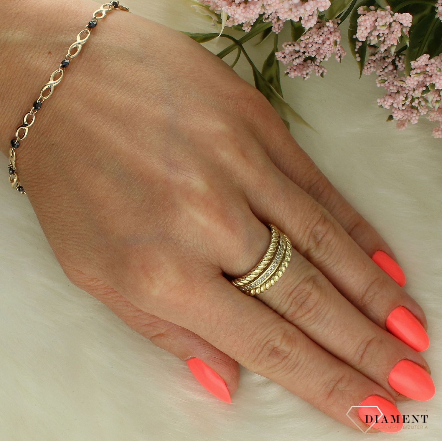 Złoty pierścionek damski 375 modny wzór z cyrkoniami PI 7019 375. Złoty pierścionek damski. Złoty pierścionek na prezent. Pierścionek złoty z cyrkoniami. Złoty pierścionek próby 375. Złoty pierścionek.  (1).jpg